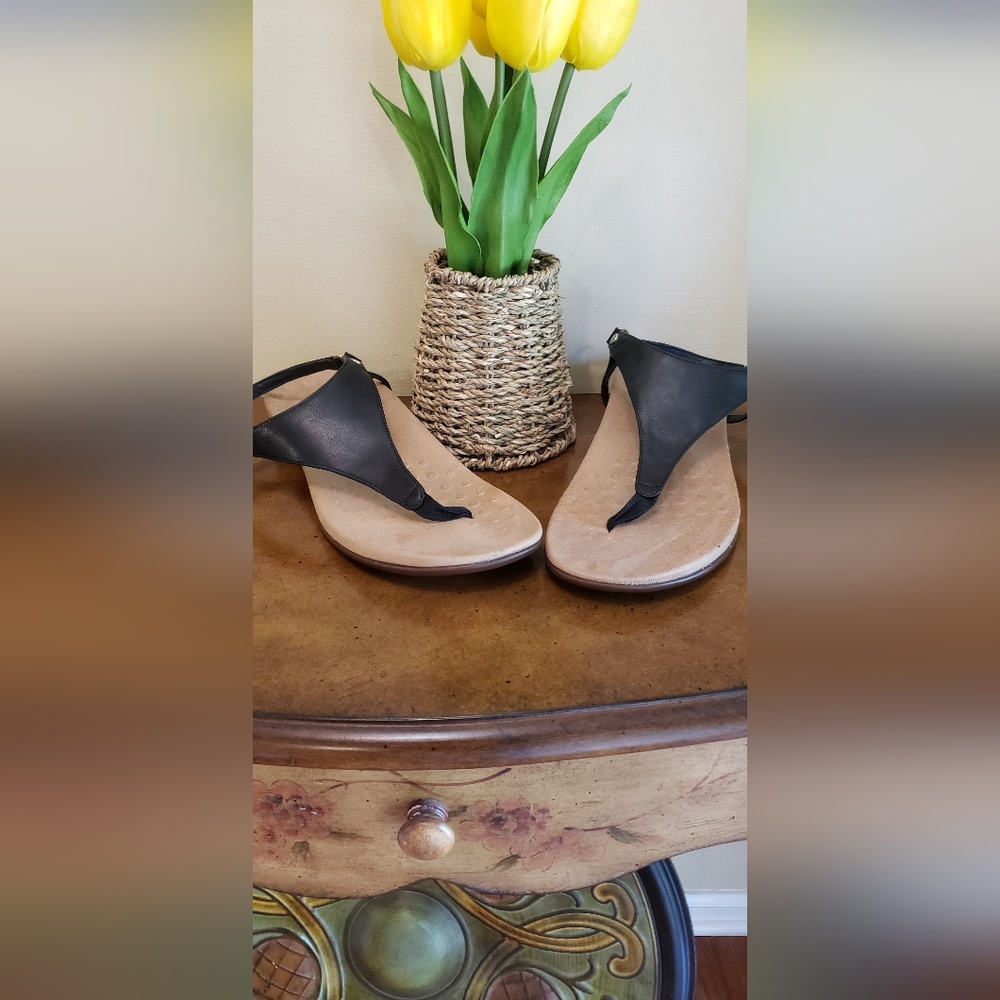 Vionic black  sandals